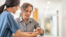 Doctor talks to patient 